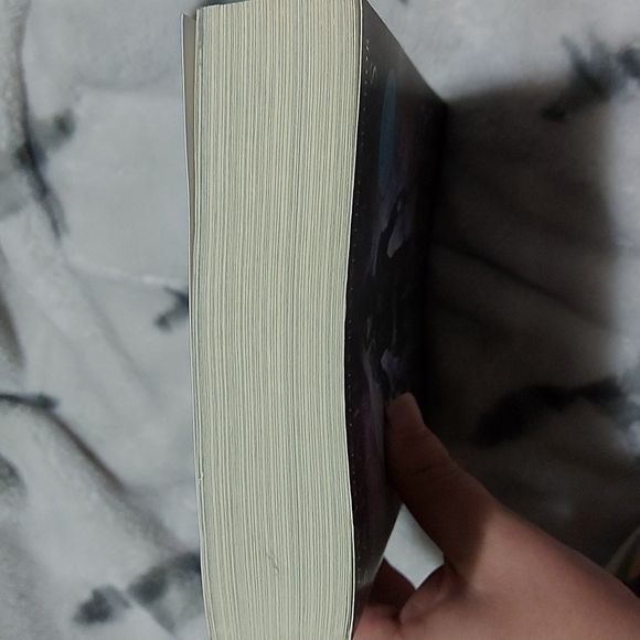 Throne of Glass by Sarah J Maas - Picture 3 of 6